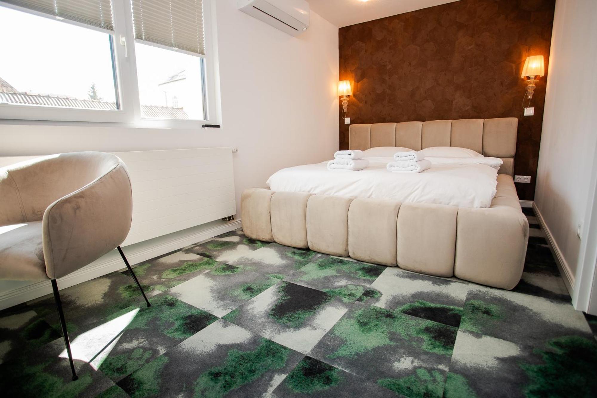 Bistriţa Apartment Onyx Carolyne מראה חיצוני תמונה